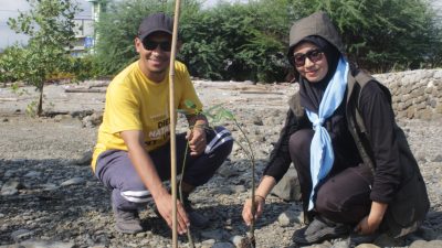 Pulihkan Ekosistem Pesisir, Mapala Pawana Untad Lakukan Hal Ini