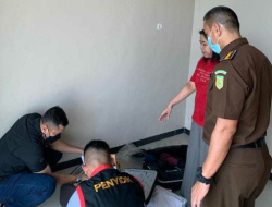 Penyidik Kejati Sulteng Geledah Rumah Tersangka di Jatim