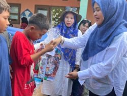 Ketua TP PKK Parigi Moutong Pimpin Langsung Penyaluran Bantuan Banjir di Toribulu