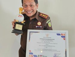 Kejari Karawang Berhasil Tingkatkan PAD Bupati Beri Penghargaan