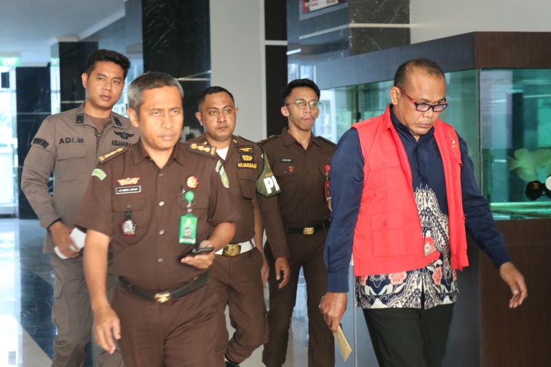 Dua Tersangka Kasus Korupsi Alkes Untad Ditetapkan,Satu Tersangka Pingsan Saat Akan Ditahan