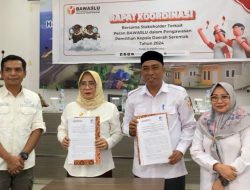 Kominfo dan Bawaslu Parimo Tandatangani MoU