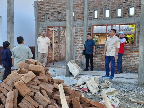 Bupati Parimo Pantau Proyek Infrastruktur dan Pendidikan