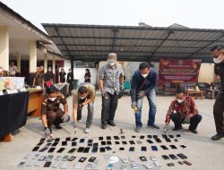 Kejari Karawang Musnahkan Ratusan Barang Bukti dari 222 Kasus Tindak Pidana Umum
