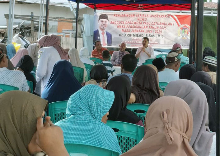 Dr. Arif Miladi menunjukkan komitmennya untuk meningkatkan kesejahteraan masyarakat dan menata wilayah Kelurahan Donggala Kodi menjadi lebih baik. (Filesulawesi.com)