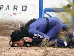 Katy Perry : Sujud Syukur di Bumi Usai Misi Luar Angkasa