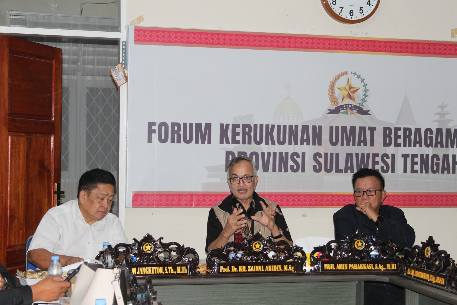 Ketua FKUB, Prof. KH. Zainal Abidin, menggarisbawahi pentingnya Pilkada sebagai alat mempererat persatuan, bukan menciptakan perpecahan. (Humas FKUB Sulteng)