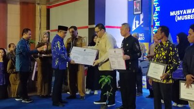 Bantuan ini diserahkan langsung oleh Gubernur Sulawesi Tengah, Anwar Hafid, kepada Penjabat (Pj) Bupati Parigi Moutong, Richard Arnaldo. (Diskominfo Kab. Parimo)