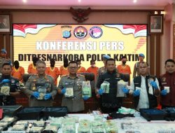 Delapan Orang Tersangka Sindikat Narkoba Internasional Diringkus