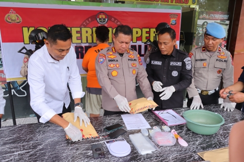 2.4 Kg Sabu Diamankan, Polisi Bekuk Kurir di Lokasi Terpisah