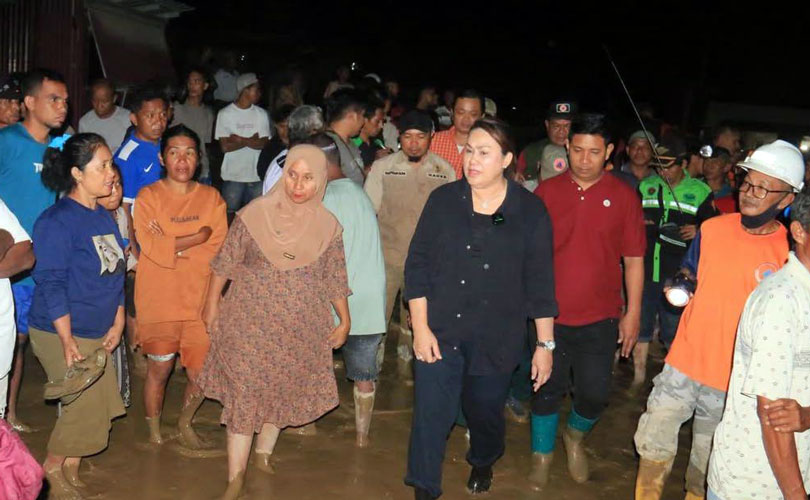 Bupati Donggala, Vera Elena Laruni, segera menuju lokasi terdampak. Ia mengonfirmasi bahwa dirinya mendapat arahan langsung dari Gubernur Anwar Hafid sesaat setelah informasi banjir diterima. (Dok : Bupati Donggala)