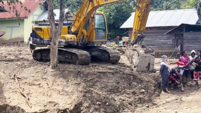 Bencana Donggala : Dua Korban Meninggal, Excavator dan Jembatan Darurat Disiapkan