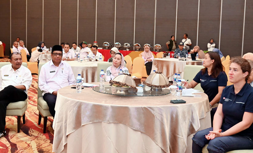 Acara ini turut dihadiri oleh sejumlah tokoh penting, seperti Wakil Wali Kota Palu Imelda Muhidin, Duta Besar Swiss untuk Indonesia H.E. Mr. Olivier Zehnder, Deputi Sistem dan Strategi BNPB Dr. Raditya Jati, serta Kepala Pelaksana BPBD Provinsi Sulteng Dr. Ir. Akris Fattah Yunus, M.M. (Ro Adpim Setdaprov Sulteng)