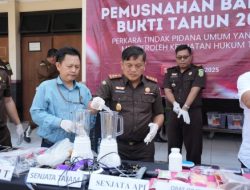 Kejari Karawang Tegas, Musnahkan Senjata dan Narkoba