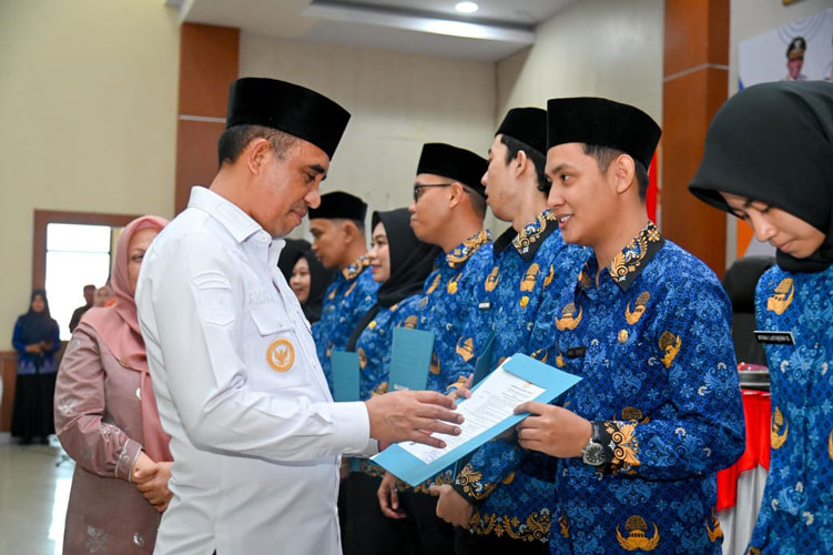 Gubernur Sulawesi Tengah, Dr. H. Anwar Hafid, M.Si, membagikan kisah inspiratif perjalanan kariernya yang penuh kerja keras dan dedikasi. (Ro Adpim Setdaprov Sulteng)