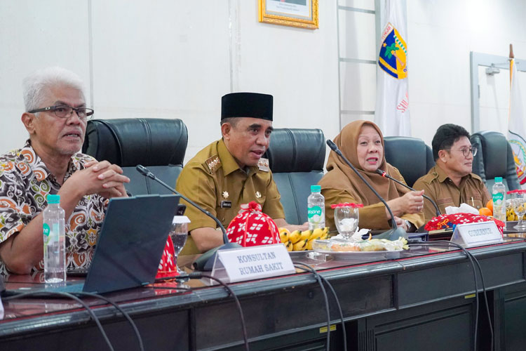 Gubernur Sulawesi Tengah, Dr. H. Anwar Hafid, M.Si., bersama Wakil Gubernur dr. Reny A. Lamadjido, Sp.PK., M.Kes., menginisiasi langkah besar untuk meningkatkan kualitas layanan kesehatan di daerah melalui modernisasi RSUD Undata dan RSUD Madani. (Ist)