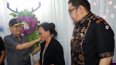 Pj. Bupati Parimo Melayat Tokoh Pemekaran Kabupaten, Nico Rantung