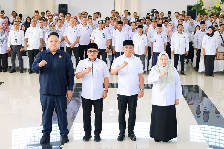 Gubernur Sulawesi Tengah, Anwar Hafid, bersama Wakil Gubernur dr. Reny Lamadjido dan seluruh Kepala OPD Pemerintah Provinsi Sulawesi Tengah menggelar rapat kerja terpadu dengan Pemerintah Kabupaten Buol (28/05/2025).
