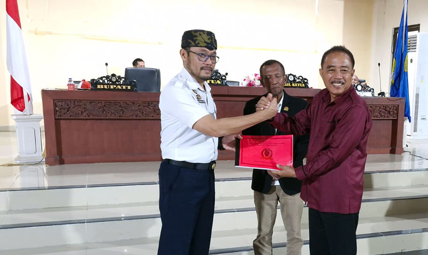 Rapat paripurna ini menjadi momentum penting dalam memperkuat kolaborasi antara pemerintah daerah dan DPRD dalam mewujudkan pembangunan yang inklusif dan berkelanjutan, sesuai dengan aspirasi masyarakat. (DISKOMINFO KAB. PARIMO/ICAL)