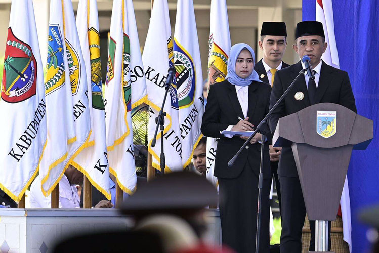 Dalam pelantikan Bupati dan Wakil Bupati Parigi Moutong, Senin (2/6/2025), Gubernur Sulawesi Tengah menegaskan pentingnya tindakan cepat dan tegas terhadap maraknya aktivitas tambang tanpa izin di wilayah tersebut. (Humas Pemprov)