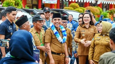 Gubernur Anwar Hafid kunjungi almamaternya, SMA 1 Poso, di sela STQH XXVIII. Beliau janji realisasikan Program Berani Beasiswa untuk 80.000 pelajar/mahasiswa Sulteng. (Foto : Biro Administrasi Pimpinan)