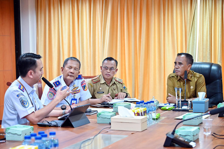 Gubernur Sulawesi Tengah, Dr. H. Anwar Hafid, M.Si, mendorong percepatan peningkatan status Bandara Mutiara SIS Aljufri Palu menjadi bandara internasional sekaligus embarkasi haji. (Ro Adpim Setdaprov Sulteng)