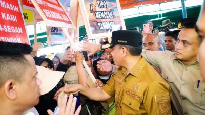 Gubernur Sulawesi Tengah, Dr. H. Anwar Hafid, M.Si., mengumumkan penghentian permanen dua tambang yang selama ini ditolak oleh masyarakat Kelurahan Tipo dan sekitarnya. (ist)