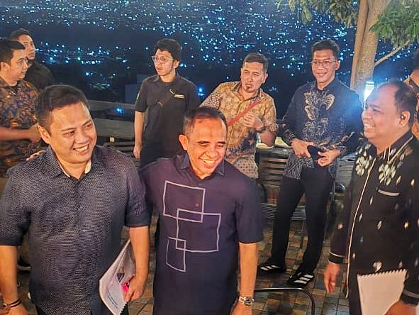 Komisi V DPR RI kunjungi Sulawesi Tengah dan janjikan perjuangan anggaran untuk pembangunan infrastruktur. Gubernur Anwar Hafid sambut langsung rombongan dewan. (Foto : Ist)