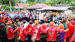 Gubernur Anwar Hafid berharap pembangunan MDA Alkhairaat dapat selesai tepat waktu dan segera digunakan sebagai sarana mendidik anak-anak di Tompe Bugis secara layak dan berkelanjutan. (Foto : ist)