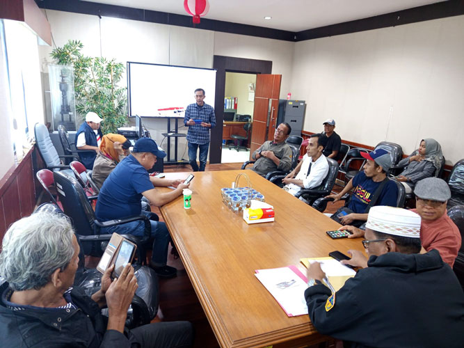Fahrudin juga menekankan bahwa seluruh jurnalis yang hadir wajib mengenakan kemeja, sepatu, dan kartu pers untuk memudahkan identifikasi oleh petugas pengamanan dari Satpol PP. Hal ini untuk memastikan hanya awak media resmi yang dapat mengakses lokasi kegiatan. (ist)