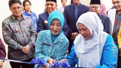 Dalam tonggak sejarah baru pelayanan kesehatan Sulawesi Tengah, Gubernur Sulteng Anwar Hafid bersama Wakil Gubernur dr. Reny A. Lamadjido meresmikan Gedung Bunker dan Pelayanan Radioterapi di Rumah Sakit Umum Daerah (RSUD) Undata Palu, Kamis (22/5/2025). (RUSTAM/MS)