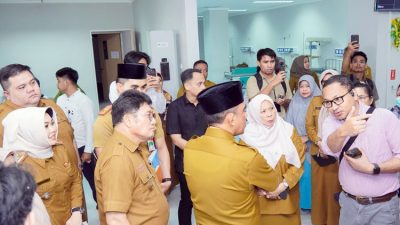 Gubernur Sulteng didampingi oleh Wakil Gubernur dr. Reny A. Lamadjido, Sp.PK., M.Kes. (Foto : Ro Adpim Setdaprov Sulteng)