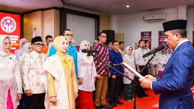 Gubernur Anwar Hafid kukuhkan pengurus Dekranasda Sulteng 2025-2030, tegaskan peran penting dalam ekonomi kreatif dan UMKM, serta berencana bangun Mall Dekranasda. (Foto : Biro Administrasi Pimpinan)