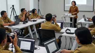 Biro Adpim Sulteng latih 13 PPPK Tahap 1 Tahun 2025 dalam fotografi dan penulisan press release. Program ini tingkatkan kompetensi teknis ASN untuk dokumentasi dan komunikasi publik pemerintah daerah. (Foto : Ilustrasi Ai Rajawalinet)