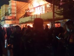 Diduga Akibat Korsleting Listrik 13 Kios di Pasar Terbakar