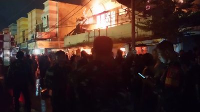 Diduga Akibat Korsleting Listrik 13 Kios di Pasar Terbakar