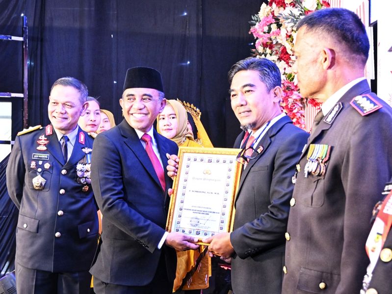 Gubernur Anwar Hafid hadiri ramah tamah HUT ke-79 Bhayangkara, apresiasi peran Polri dalam menjaga kondusifitas Sulteng yang dorong pertumbuhan ekonomi dan investasi. (Foto : Biro Administrasi Pimpinan)