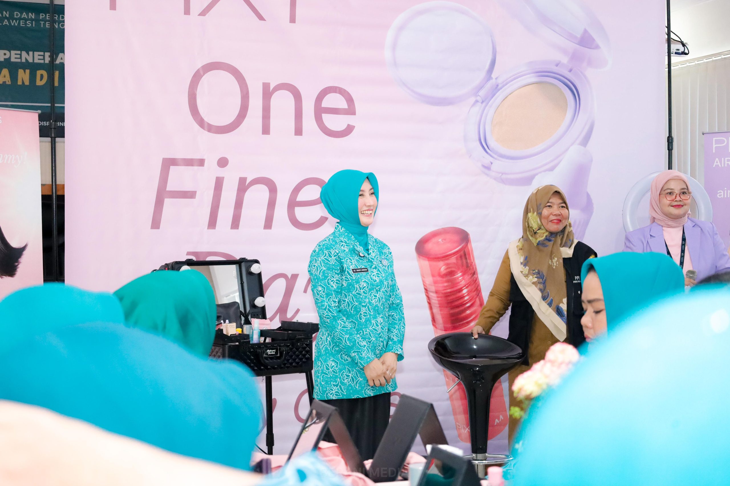 Dorong Kemandirian Ekonomi, Sry Nirwanti Bahasoan Buka Pelatihan Keterampilan Perempuan