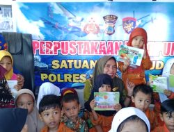 Satpolairud Polres Touna Hadirkan Perpustakaan Terapung untuk Anak Pesisir Labuan