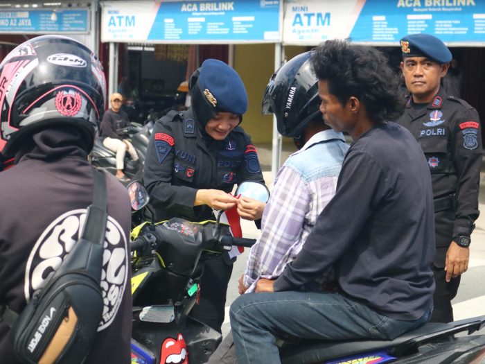 Brimob Sulteng Tebar 1.000 Bendera Sambut Kemerdekaan