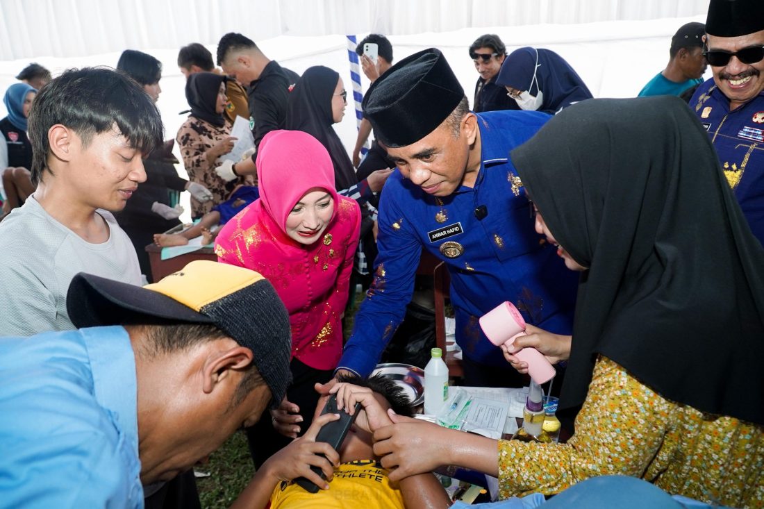 Gubernur Sulteng Gelar Khitanan Massal dan Bagi Sembako di HUT ke-73 Donggala