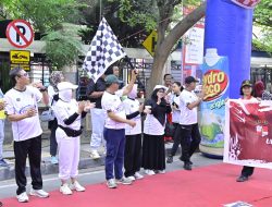 Anwar Hafid Lepas Fun Walk HUT ke-67