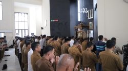 Gubernur dan Massa Aksi Gelar Sholat Ghoib