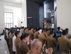 Gubernur dan Massa Aksi Gelar Sholat Ghoib