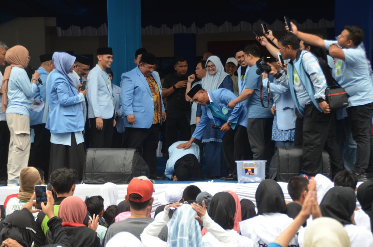 Tiga Guru Mengaji Dapat Hadiah Umroh di Milad BKPRMI Palu