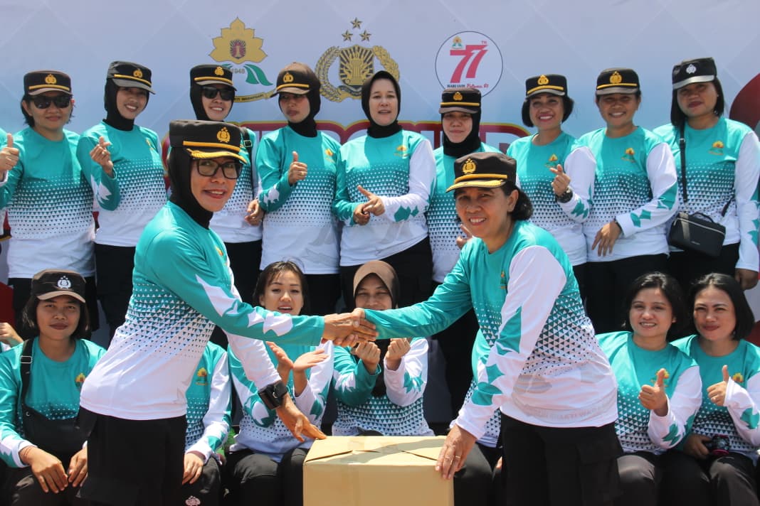 Outbond Warnai HUT ke-77 Polwan di Polda Sulteng