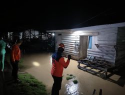 Hujan Lebat Picu Banjir, Jalan Tertimbun dan Jembatan Putus