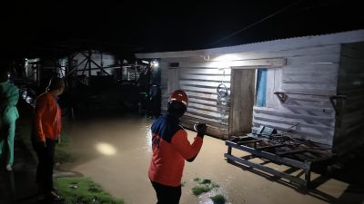 Hujan Lebat Picu Banjir, Jalan Tertimbun dan Jembatan Putus