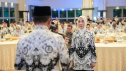 Sry Nirwanti Bahasoan Resmi Sandang Gelar Ibunda Guru, Gubernur Tegaskan Komitmen Pendidikan Gratis di Sulteng