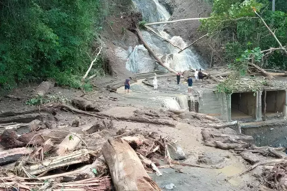 Jalur Trans Sulawesi di Banggai Terputus Akibat Banjir dan Longsor